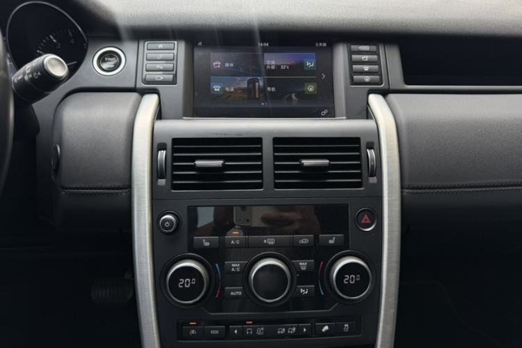 Used Land Rover Discovery Sport 2016 2.0T HSE Audio And AC Panel