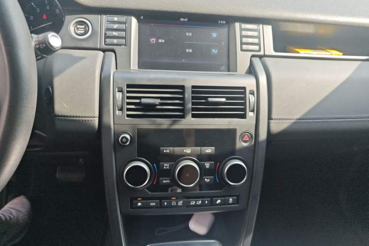 Used Land Rover Discovery Sport 2016 2.0T S Audio And AC Panel