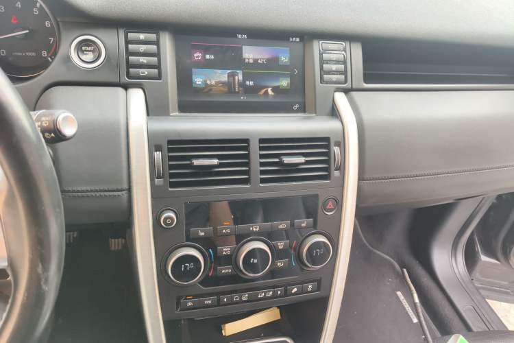 Used Land Rover Discovery Sport 2016 2.0T HSE Audio And AC Panel