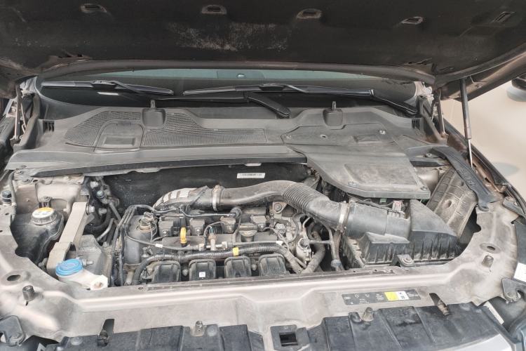 Used Land Rover Discovery Sport 2016 2.0T HSE Engine Bay