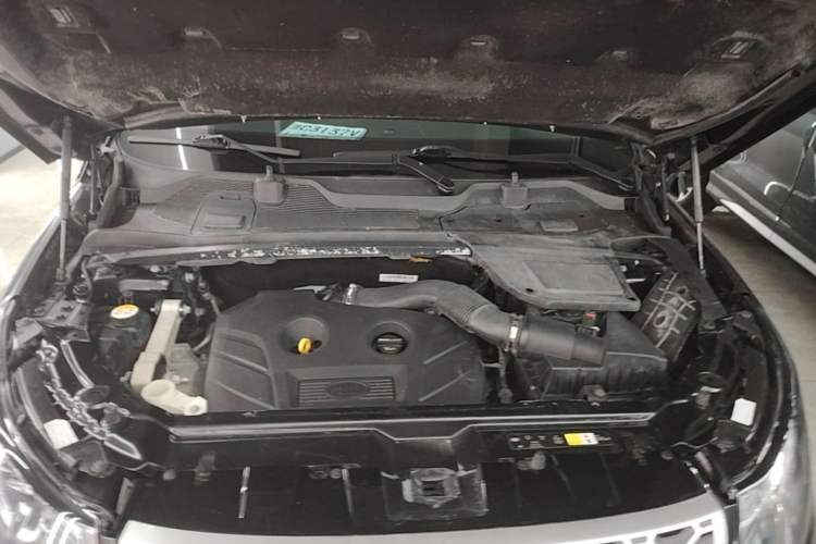 Used Land Rover Discovery Sport 2016 2.0T HSE Engine Bay