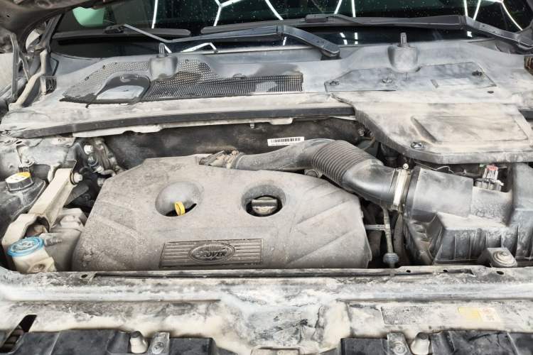 Used Land Rover Discovery Sport 2016 2.0T HSE Engine Bay