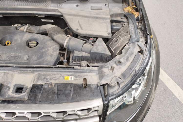 Used Land Rover Discovery Sport 2016 2.0T SE Engine Bay Left