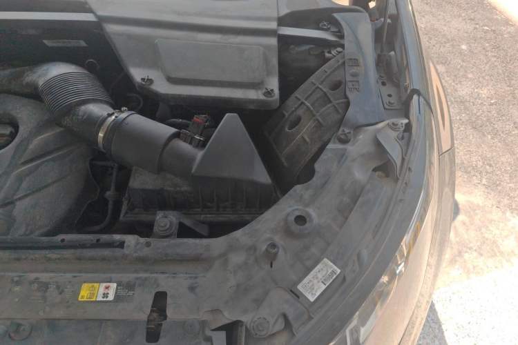 Used Land Rover Discovery Sport 2016 2.0T HSE Engine Bay Left