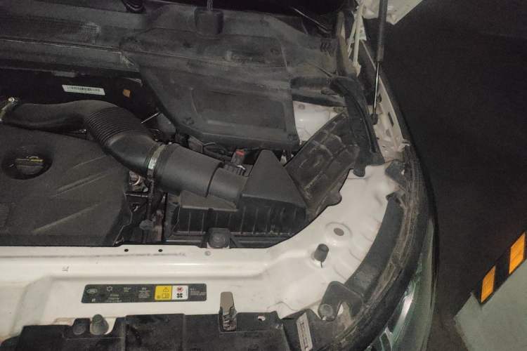 Used Land Rover Discovery Sport 2016 2.0T S Engine Bay Left