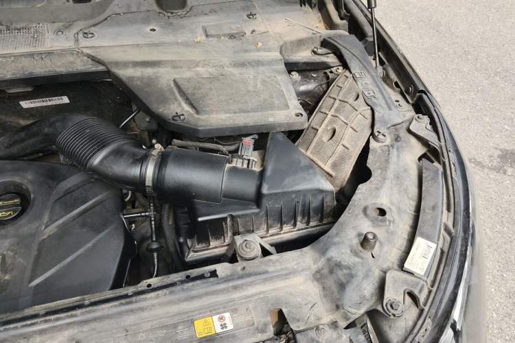 Used Land Rover Discovery Sport 2016 2.0T HSE Engine Bay Left