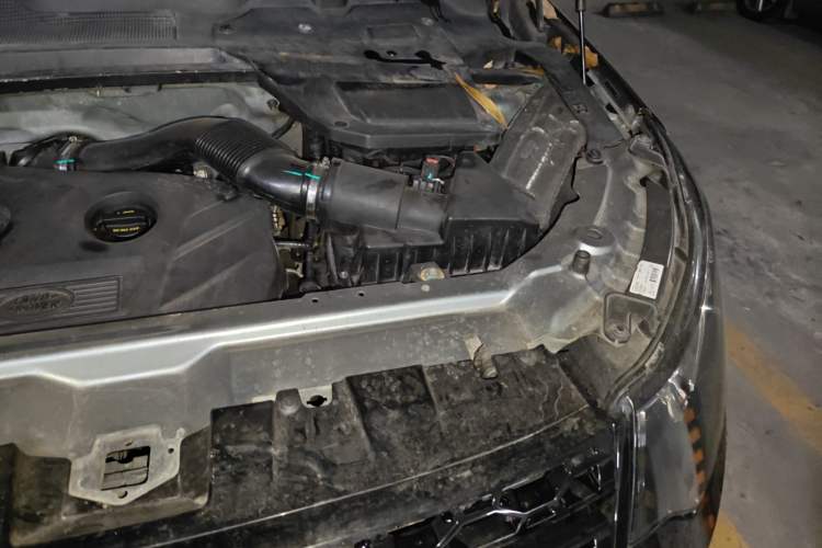 Used Land Rover Discovery Sport 2016 2.0T S Engine Bay Left