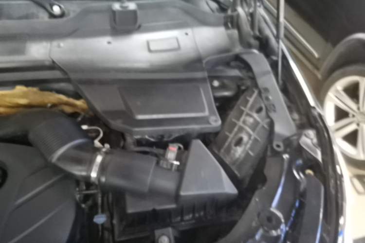 Used Land Rover Discovery Sport 2016 2.0T HSE Engine Bay Left