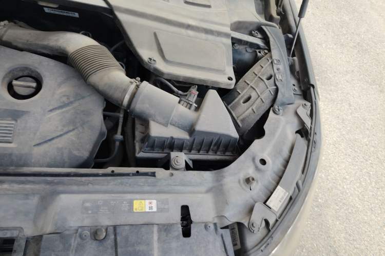 Used Land Rover Discovery Sport 2016 2.0T HSE LUXURY Engine Bay Left