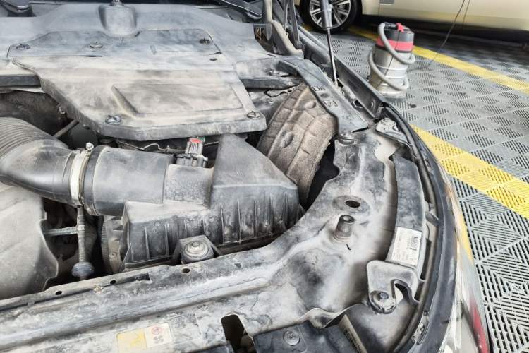 Used Land Rover Discovery Sport 2016 2.0T HSE Engine Bay Left