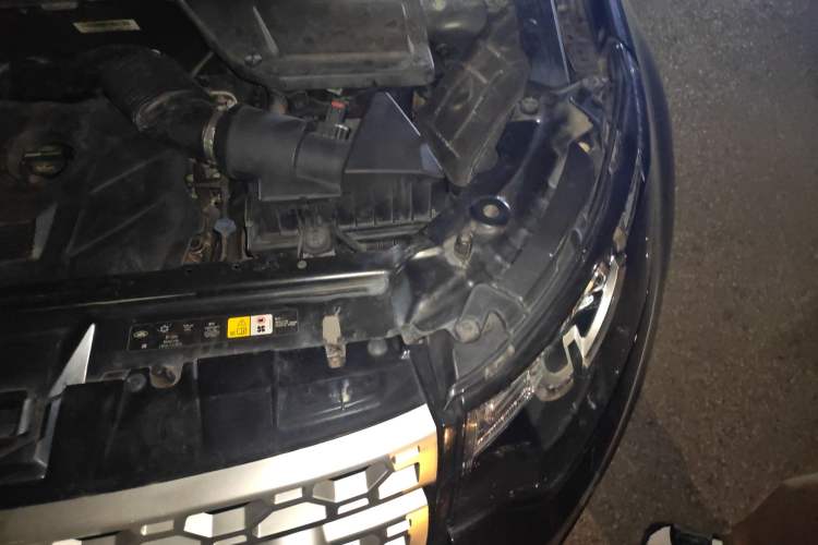 Used Land Rover Discovery Sport 2016 2.0T HSE Engine Bay Left