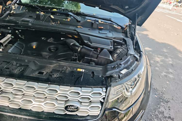 Used Land Rover Discovery Sport 2016 2.0T HSE Engine Bay Left