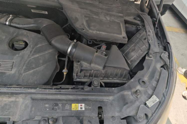 Used Land Rover Discovery Sport 2016 2.0T S Engine Bay Left