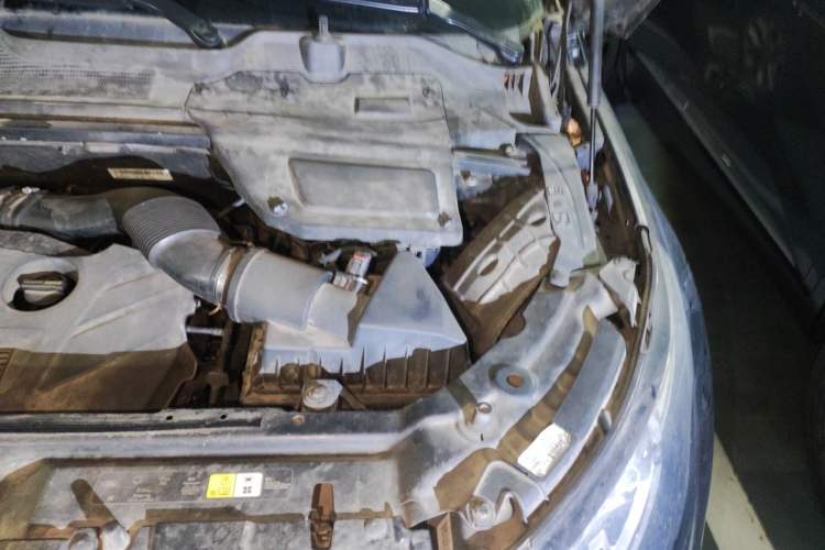 Used Land Rover Discovery Sport 2016 2.0T HSE Engine Bay Left