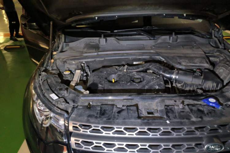 Used Land Rover Discovery Sport 2016 2.0T SE Engine Bay Right
