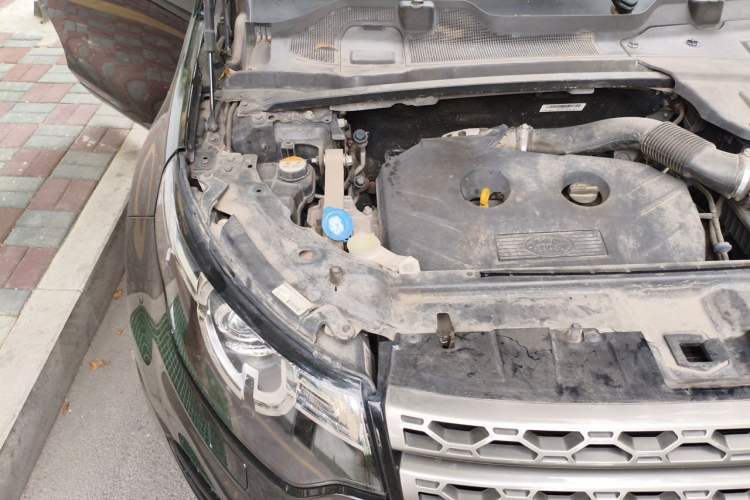 Used Land Rover Discovery Sport 2016 2.0T SE Engine Bay Right
