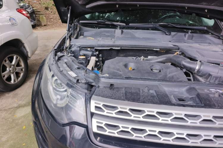 Used Land Rover Discovery Sport 2016 2.0T HSE Engine Bay Right