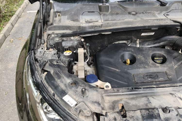 Used Land Rover Discovery Sport 2016 2.0T HSE Engine Bay Right