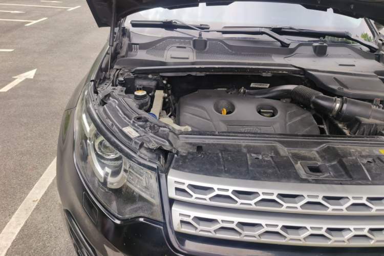 Used Land Rover Discovery Sport 2016 2.0T HSE Engine Bay Right