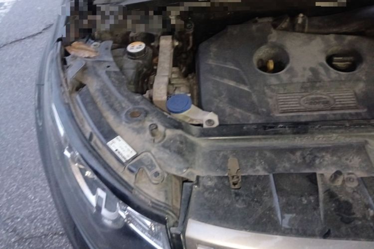 Used Land Rover Discovery Sport 2016 2.0T SE Engine Bay Right