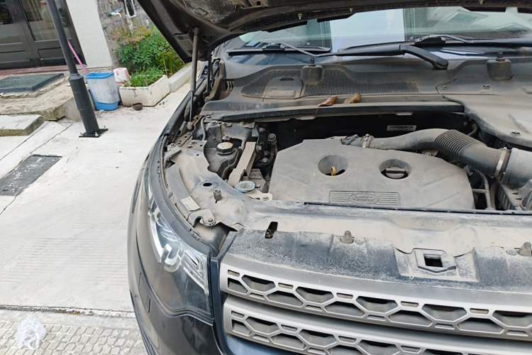 Used Land Rover Discovery Sport 2016 2.0T SE Engine Bay Right
