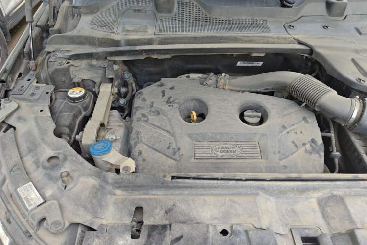 Used Land Rover Discovery Sport 2016 2.0T SE Engine Bay Right