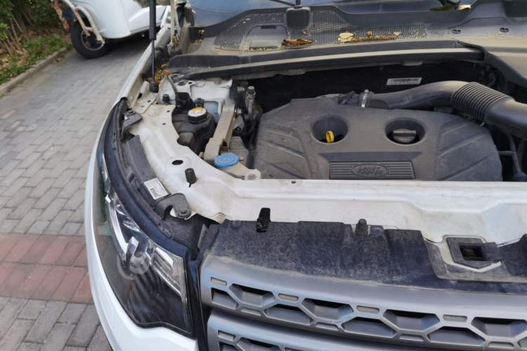 Used Land Rover Discovery Sport 2016 2.0T SE Engine Bay Right