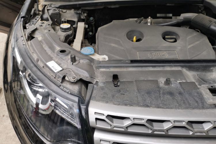 Used Land Rover Discovery Sport 2016 2.0T SE Engine Bay Right
