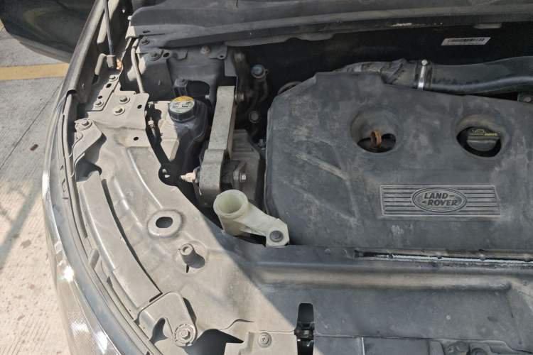Used Land Rover Discovery Sport 2016 2.0T S Engine Bay Right