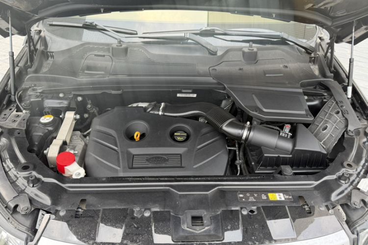 Used Land Rover Discovery Sport 2016 2.0T HSE Engine Bay