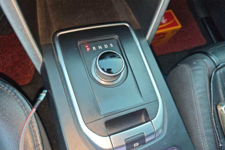 Used Land Rover Discovery Sport 2016 2.0T SE Gear Lever