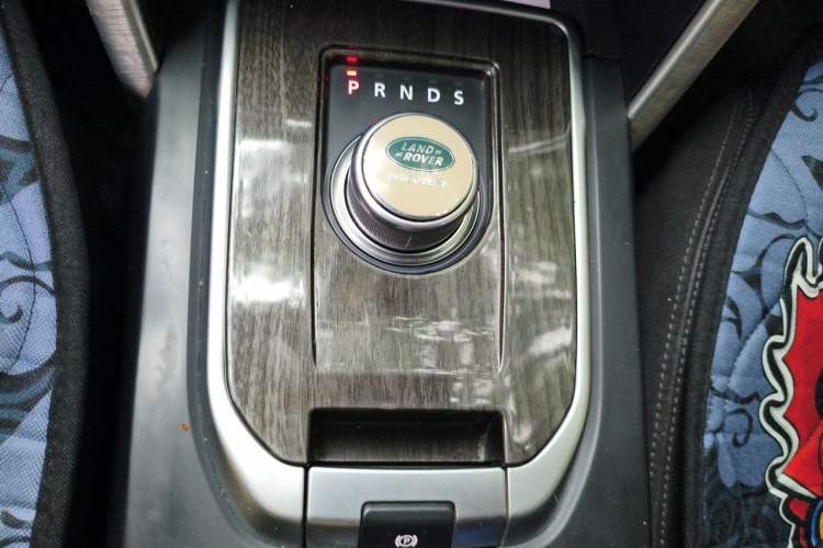 Used Land Rover Discovery Sport 2016 2.0T SE Gear Lever