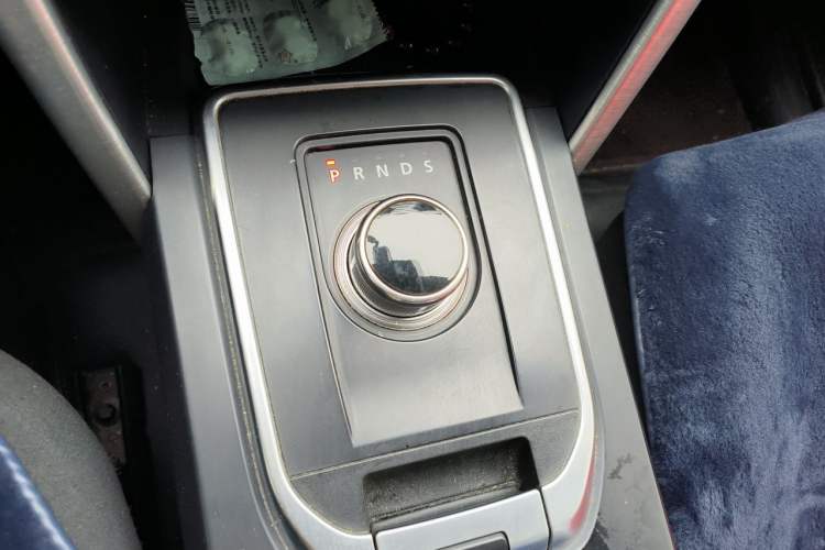 Used Land Rover Discovery Sport 2016 2.0T HSE Gear Lever