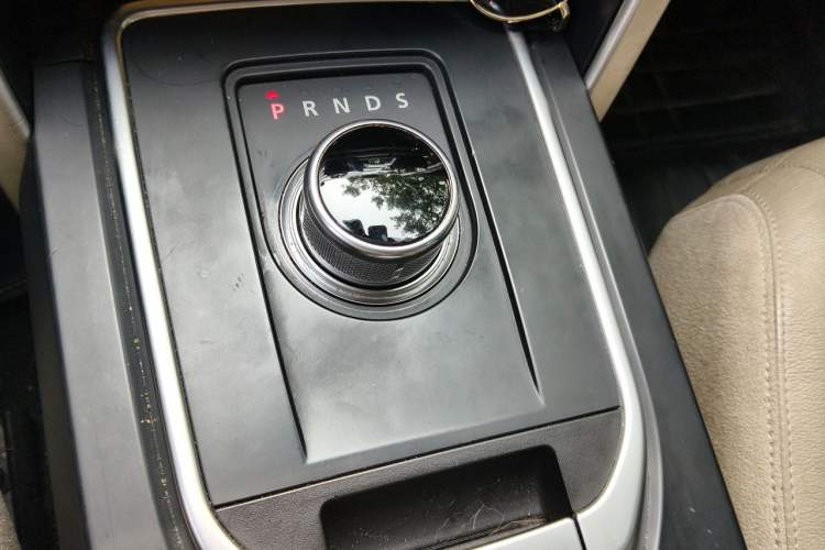 Used Land Rover Discovery Sport 2016 2.0T HSE Gear Lever