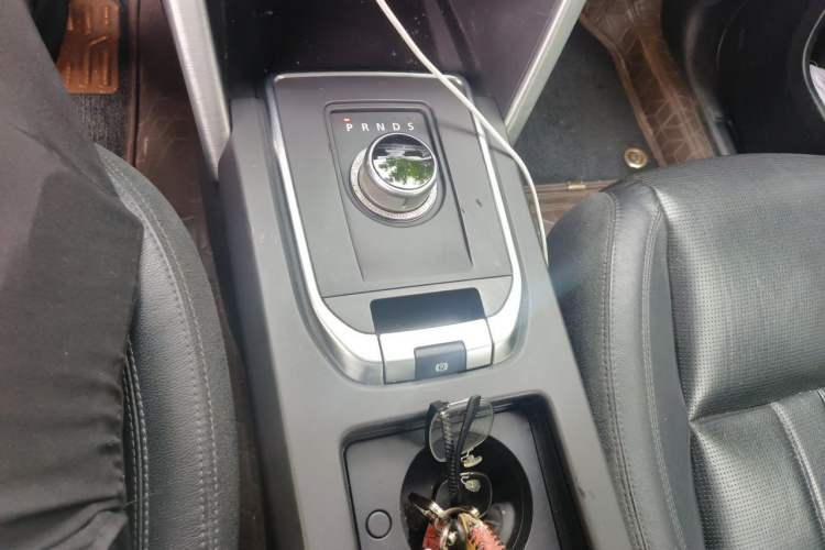 Used Land Rover Discovery Sport 2016 2.0T HSE Gear Lever
