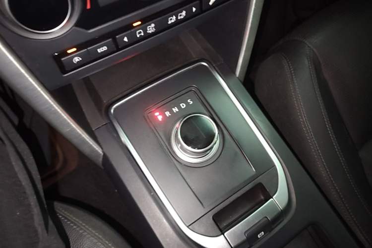 Used Land Rover Discovery Sport 2016 2.0T HSE Gear Lever