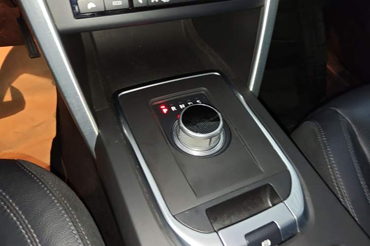 Used Land Rover Discovery Sport 2016 2.0T HSE Gear Lever