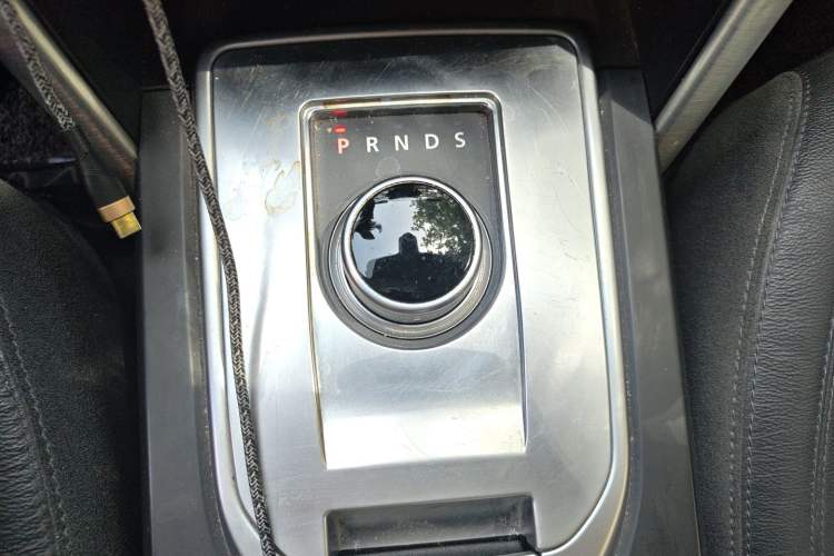 Used Land Rover Discovery Sport 2016 2.0T SE Gear Lever