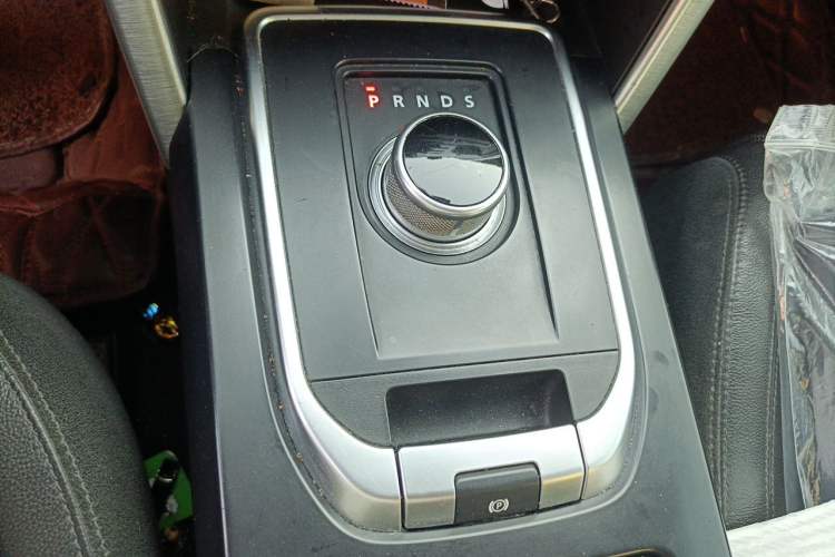 Used Land Rover Discovery Sport 2016 2.0T SE Gear Lever