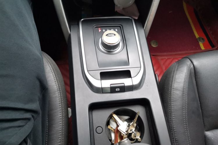 Used Land Rover Discovery Sport 2016 2.0T SE Gear Lever