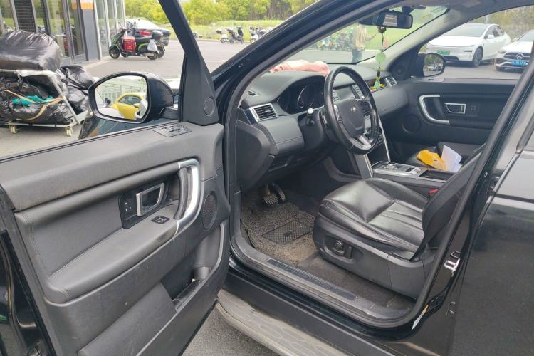 Used Land Rover Discovery Sport 2016 2.0T HSE Interior 3