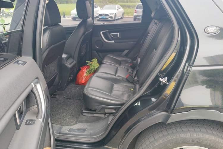 Used Land Rover Discovery Sport 2016 2.0T HSE Interior 4