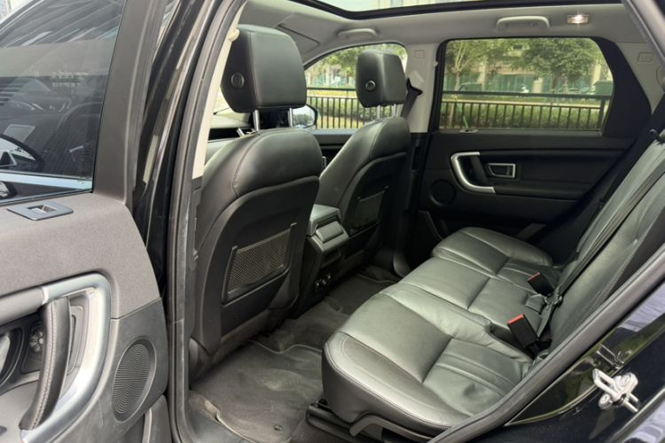 Used Land Rover Discovery Sport 2016 2.0T HSE Interior 7