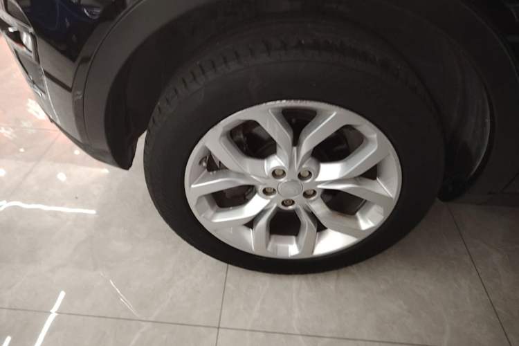 Used Land Rover Discovery Sport 2016 2.0T HSE Left Front Wheel Hub