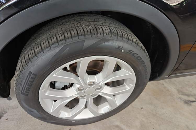 Used Land Rover Discovery Sport 2016 2.0T HSE Left Front Wheel Hub