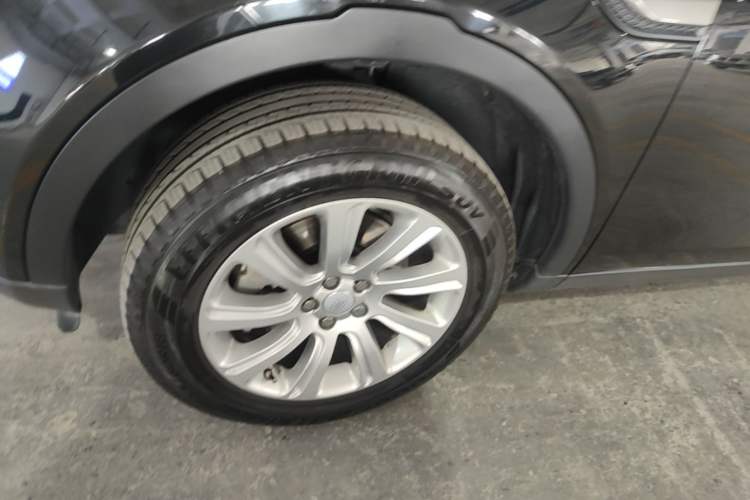 Used Land Rover Discovery Sport 2016 2.0T SE Left Front Wheel Hub