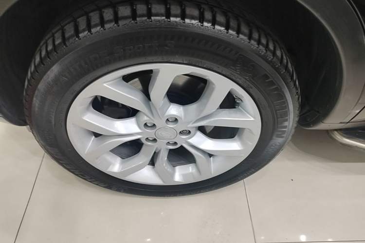 Used Land Rover Discovery Sport 2016 2.0T HSE Left Front Wheel Hub