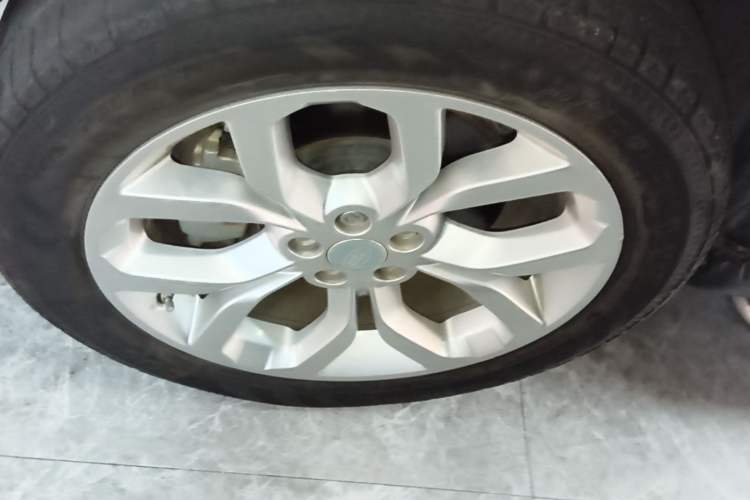Used Land Rover Discovery Sport 2016 2.0T HSE Left Front Wheel Hub