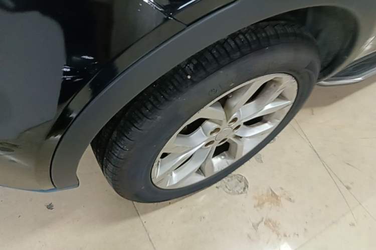 Used Land Rover Discovery Sport 2016 2.0T HSE Left Front Wheel Hub