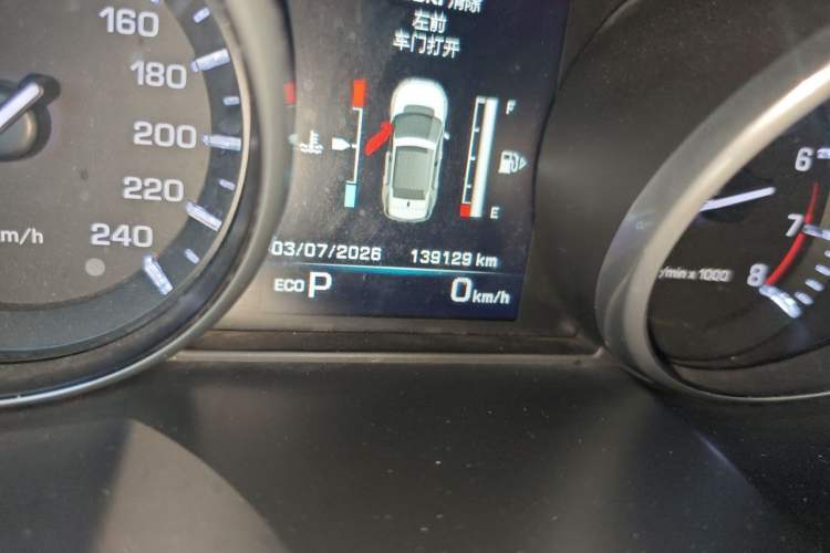Used Land Rover Discovery Sport 2016 2.0T SE Odometer Close Up